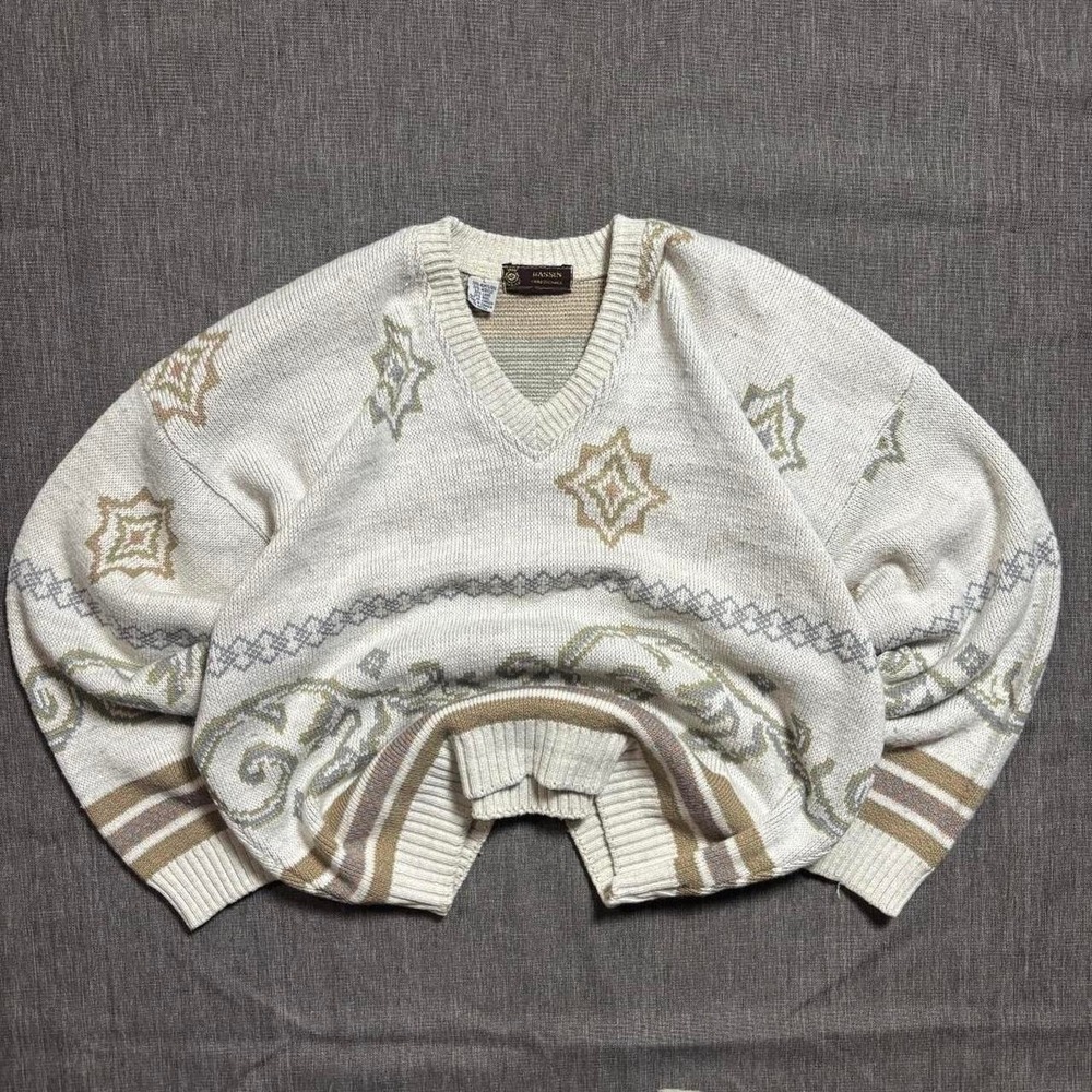 Bassin Traditional Cream and tan vintage sweater with a unique pattern - L